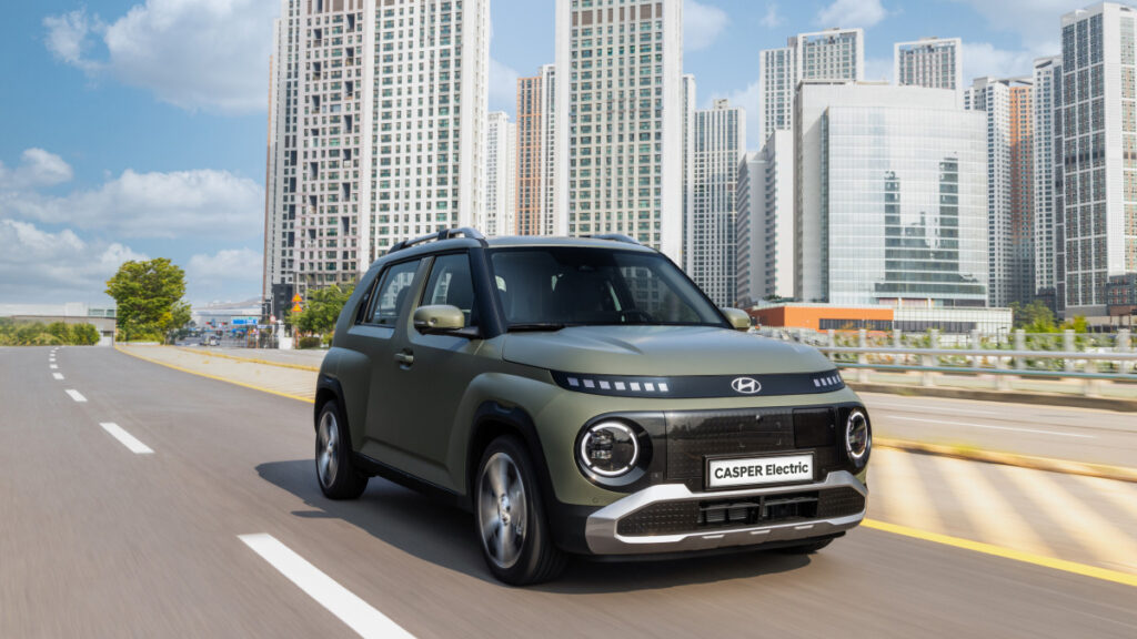 Domestic EV exports rebound (2)