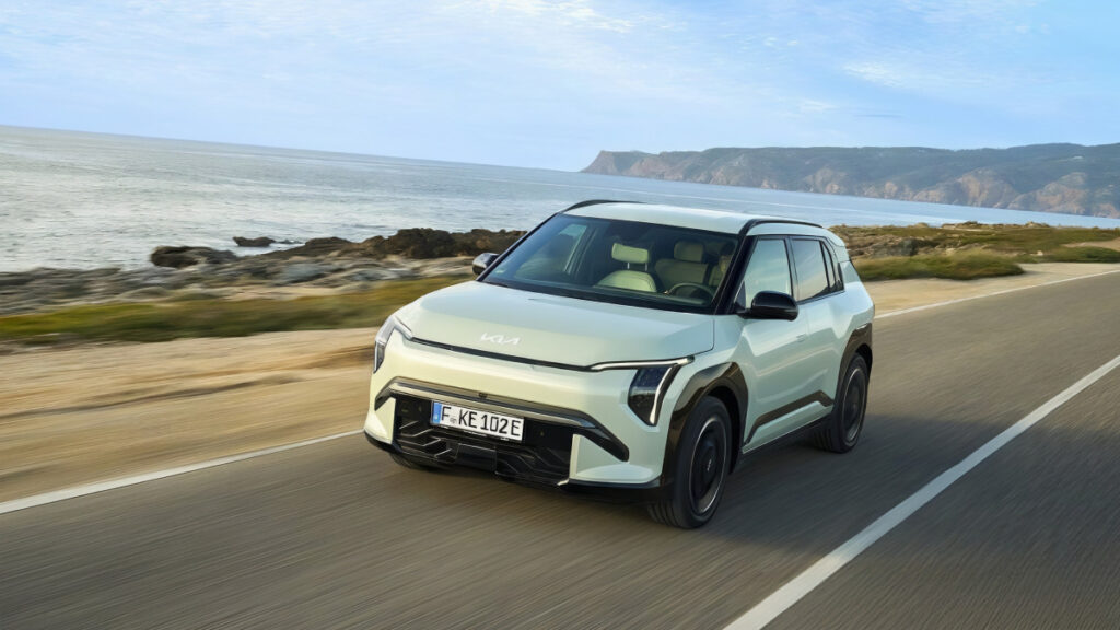 Domestic EV exports rebound (3)