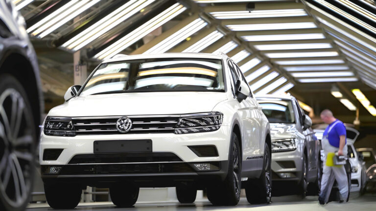 Volkswagen operating profit loss