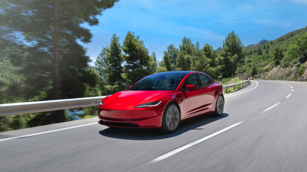 Tesla Model 3 turn signal lamp