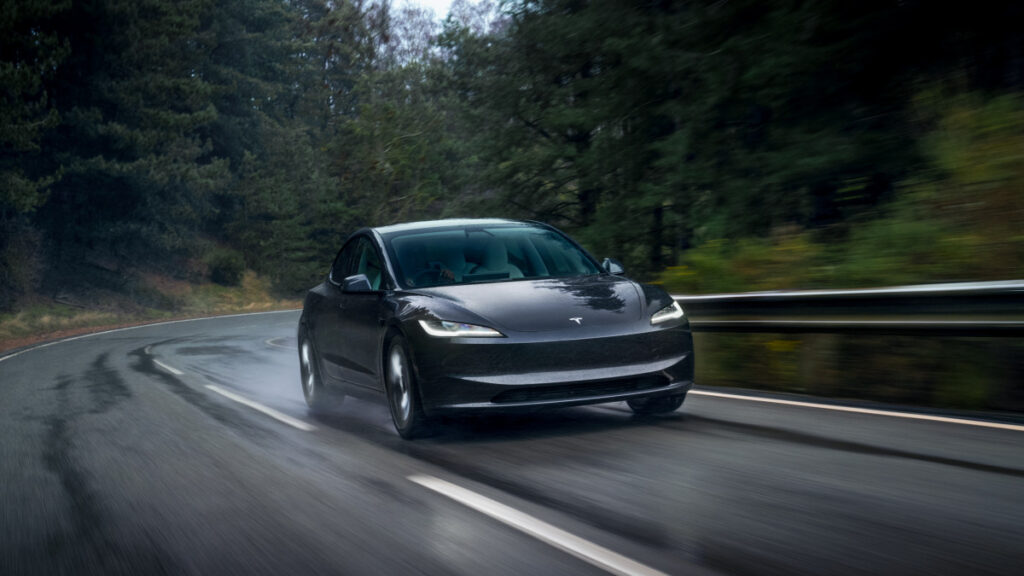 Tesla Model 3 turn signal lamp (3)