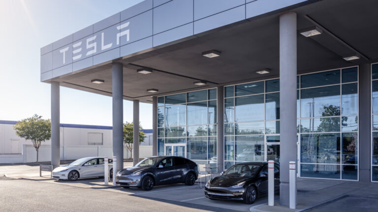 Tesla US Share Drops