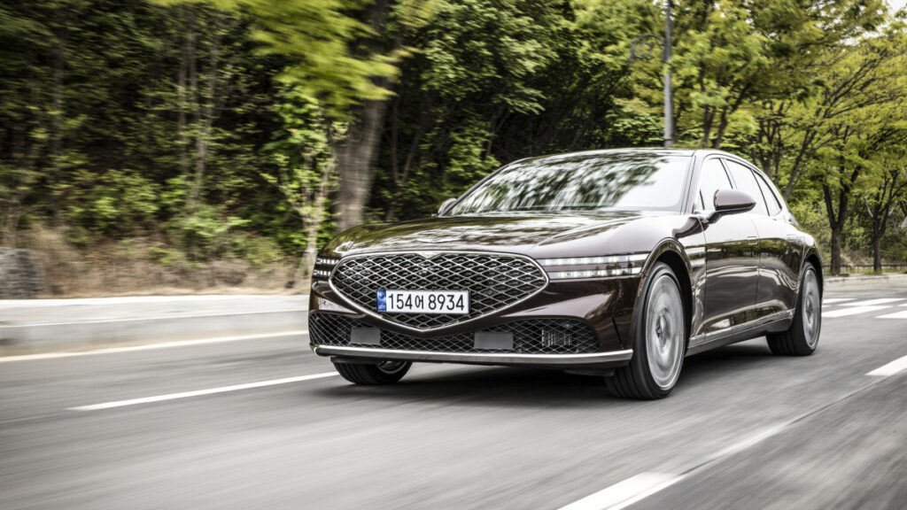 Genesis G90 Seville Silver Recall (4)