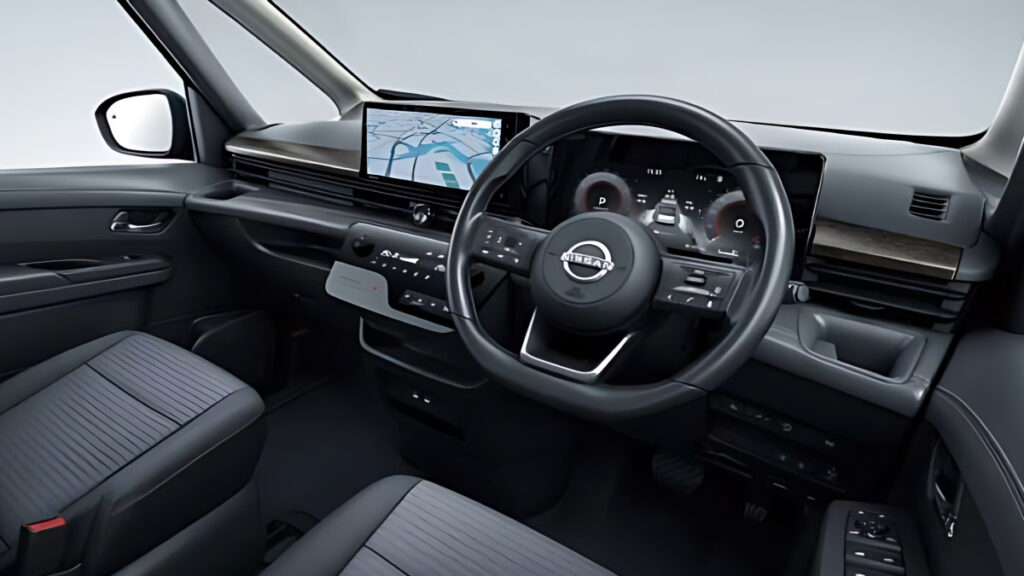 Nissan Serena Facelift Minivan (3)