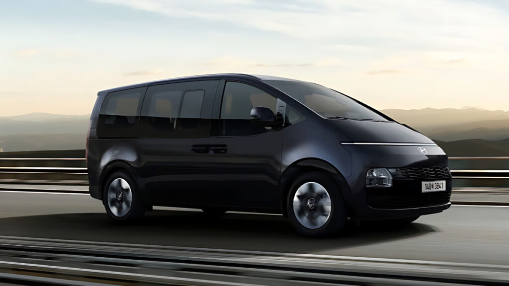 Staria Year Change Revealed (4)