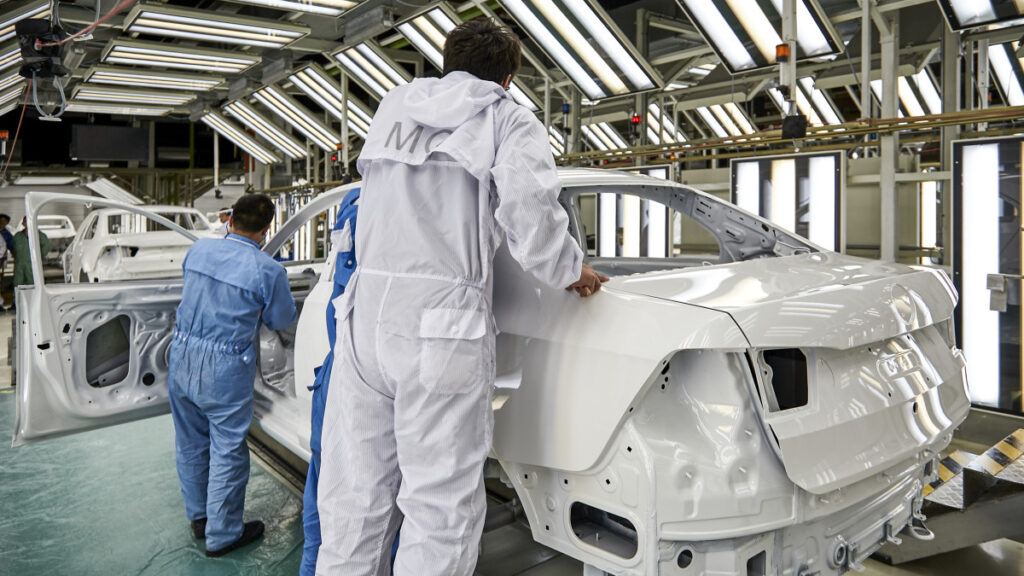 Volkswagen Dresden plant closes (3)