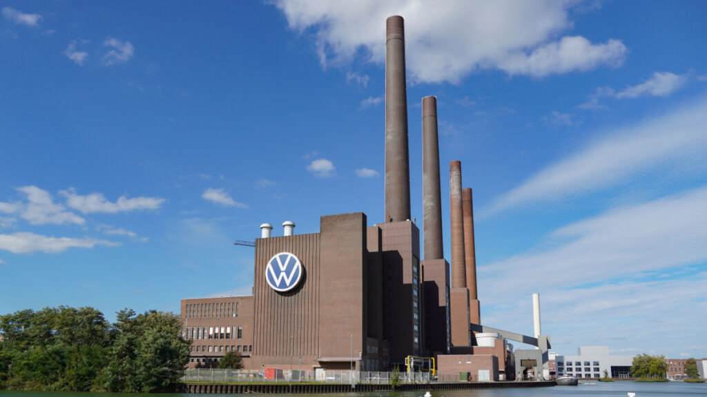 Volkswagen Dresden plant closes (5)
