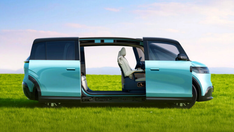 Zeekr Mix Mix captured in Korea