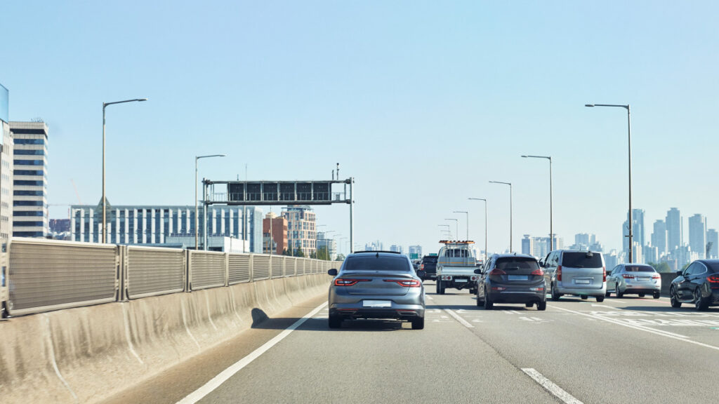 a highway long distance lane (6)