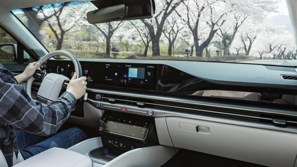 Grandeur Hybrid January Discount (4)