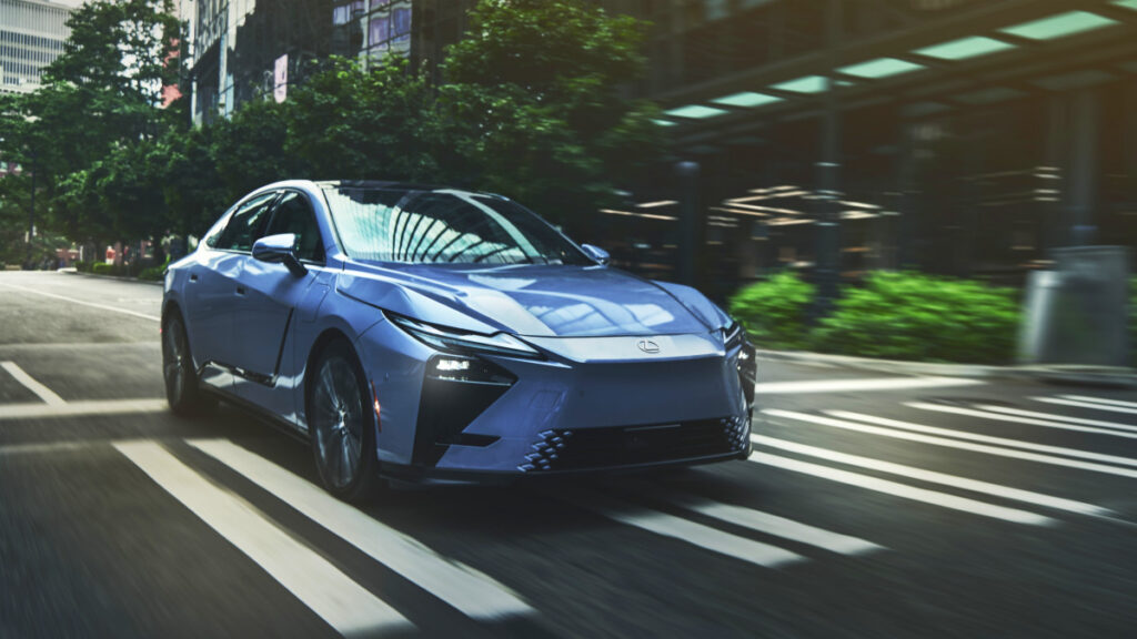 Lexus New ES 350e Unveils (6)