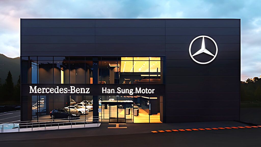Mercedes-Benz Retail of the Future (2)