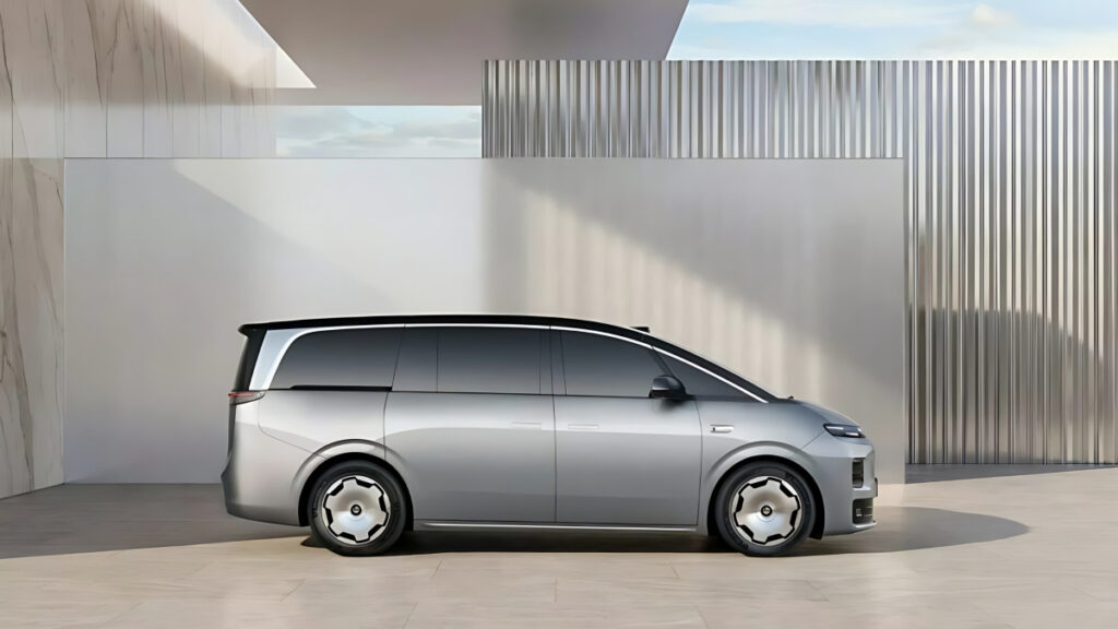 Minivan Leapmotor D99 Released (4)