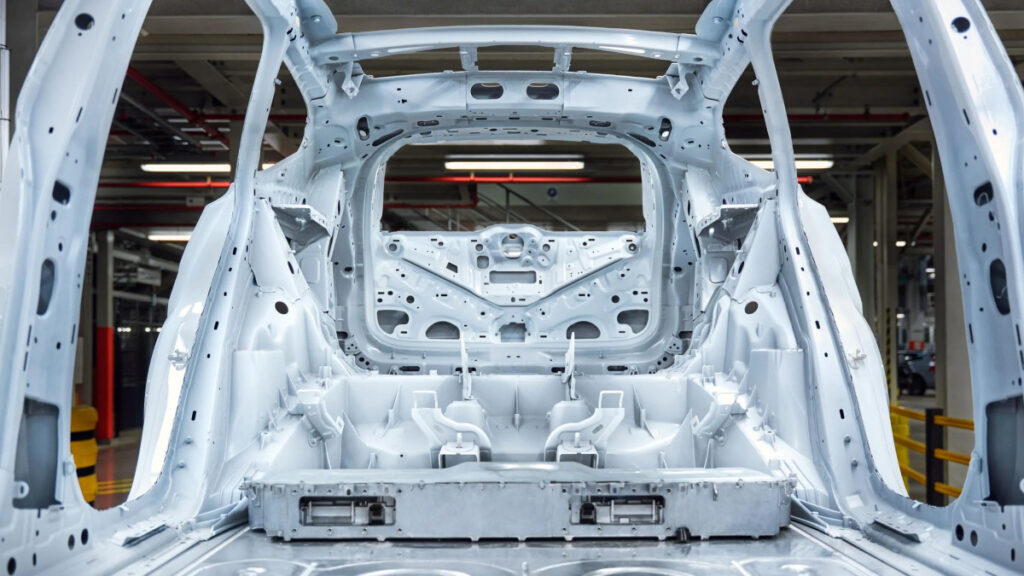 Volvo Electric SUV EX60 Unveils (4)