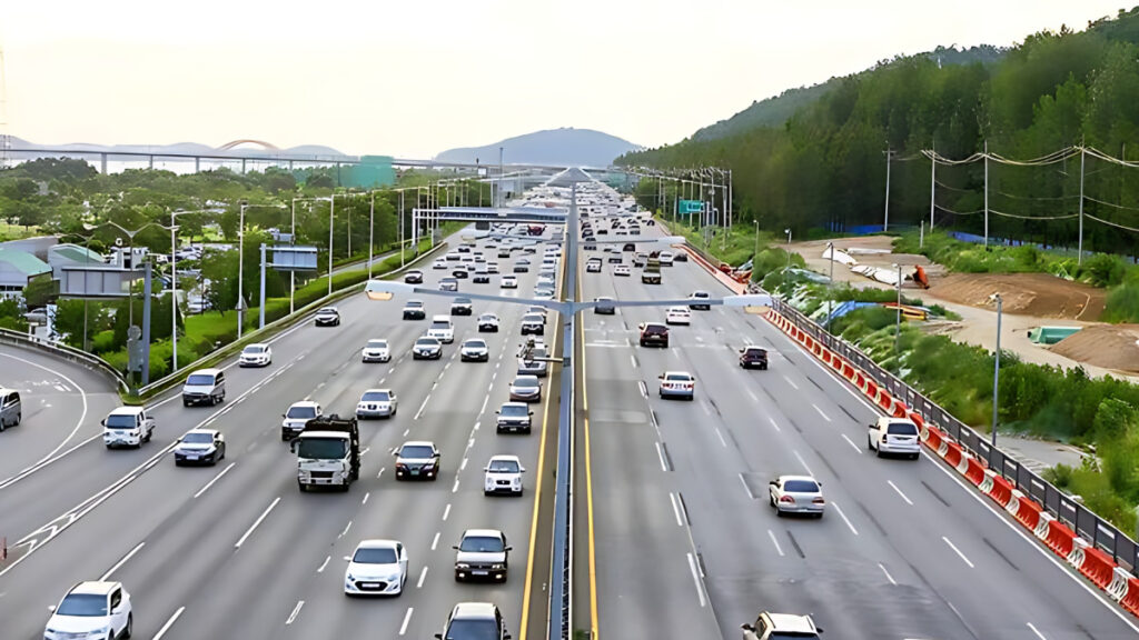 a first lane highway drive (4)