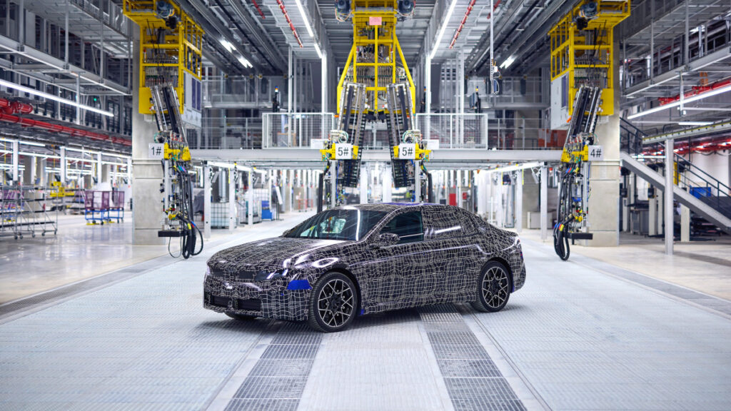 bmw-i3-2026-munich-factory-pre-production-ev-strategy (2)