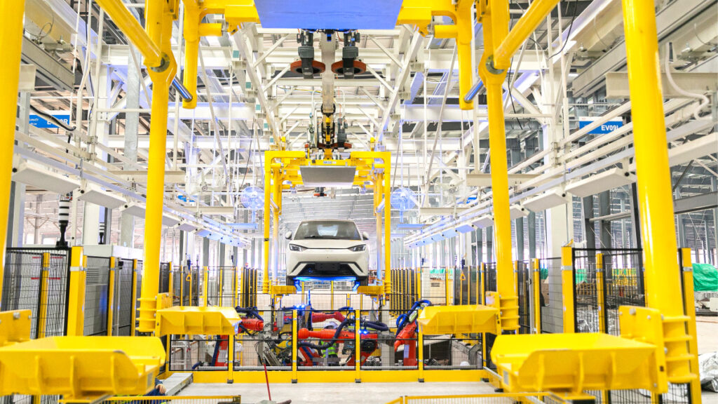 byd-global-sales-rank-6th-overtakes-ford-2025 (1)