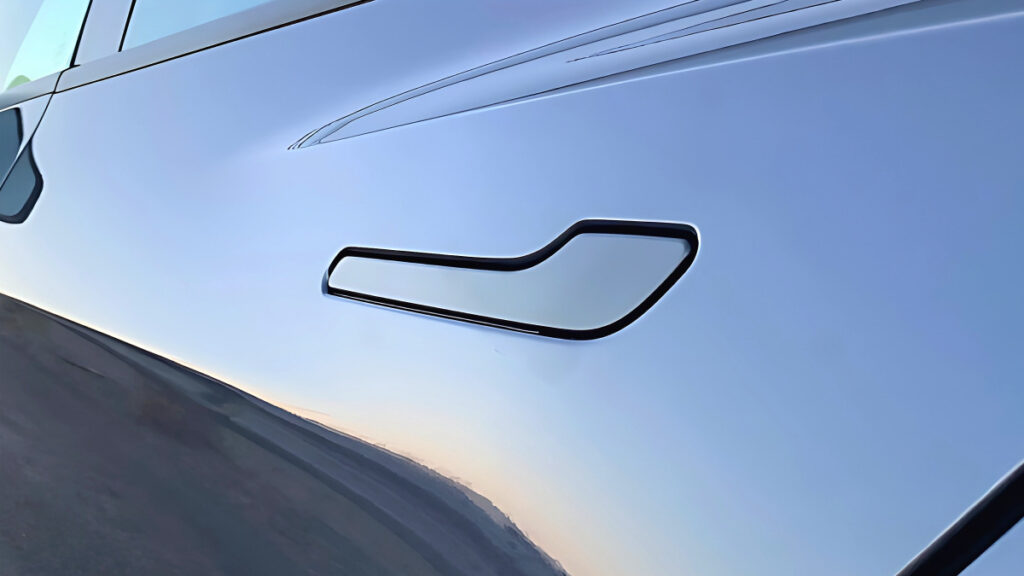 china-bans-flush-door-handles-tesla-safety-regulation-2027 (3)