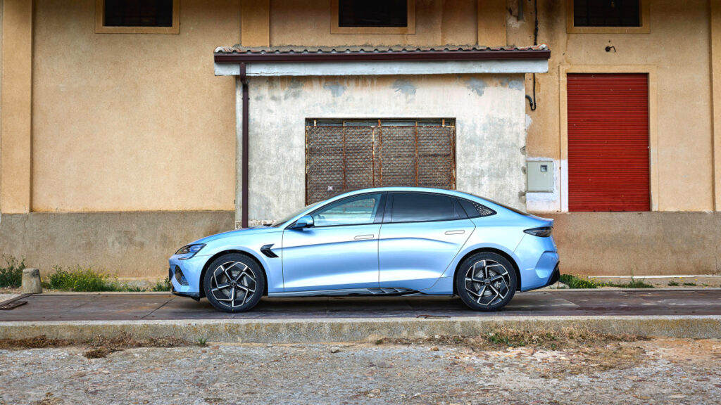 chinese-ev-surge-byd-1347-units-geely-xpeng-entry (1)