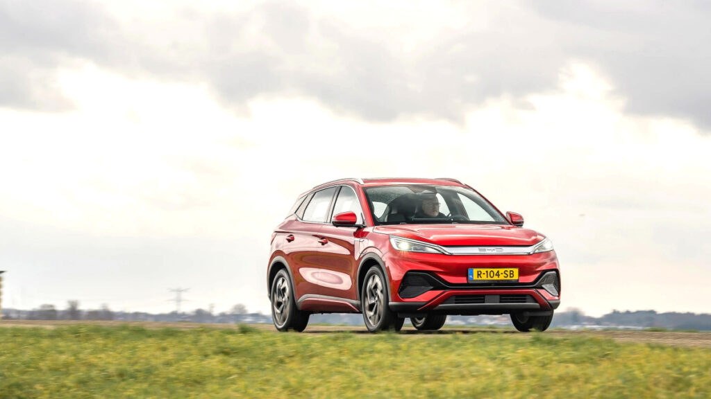 chinese-ev-surge-byd-1347-units-geely-xpeng-entry (2)