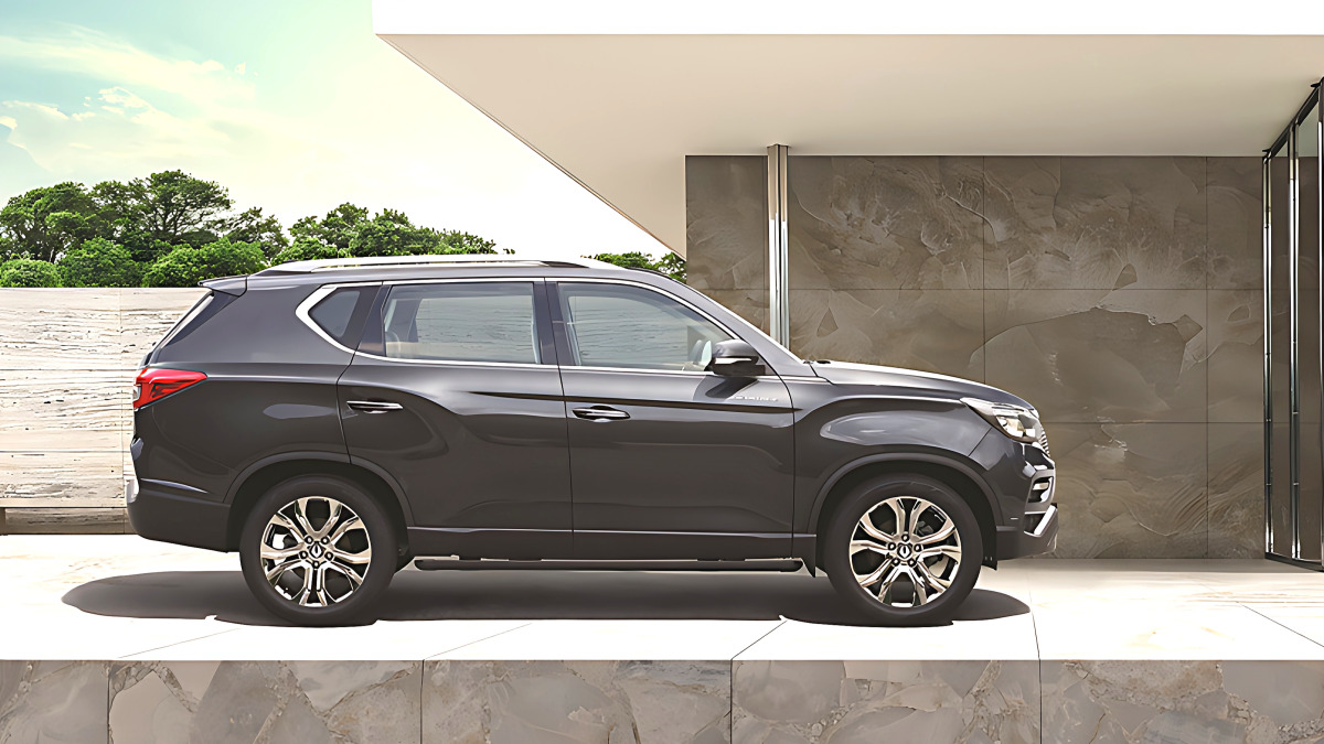 kgm-g4-rexton-used-car-price-drop-value-for-money (1)