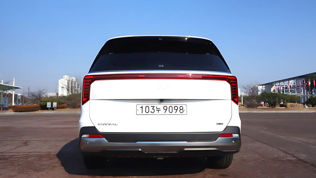 kia-carnival-hybrid-owner-rating-92-family-car-leader (5)