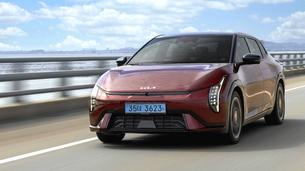 kia-ev4-discount-promotion-electric-sedan (2)
