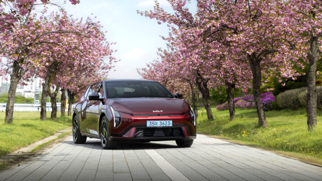 kia-ev4-discount-promotion-electric-sedan (3)