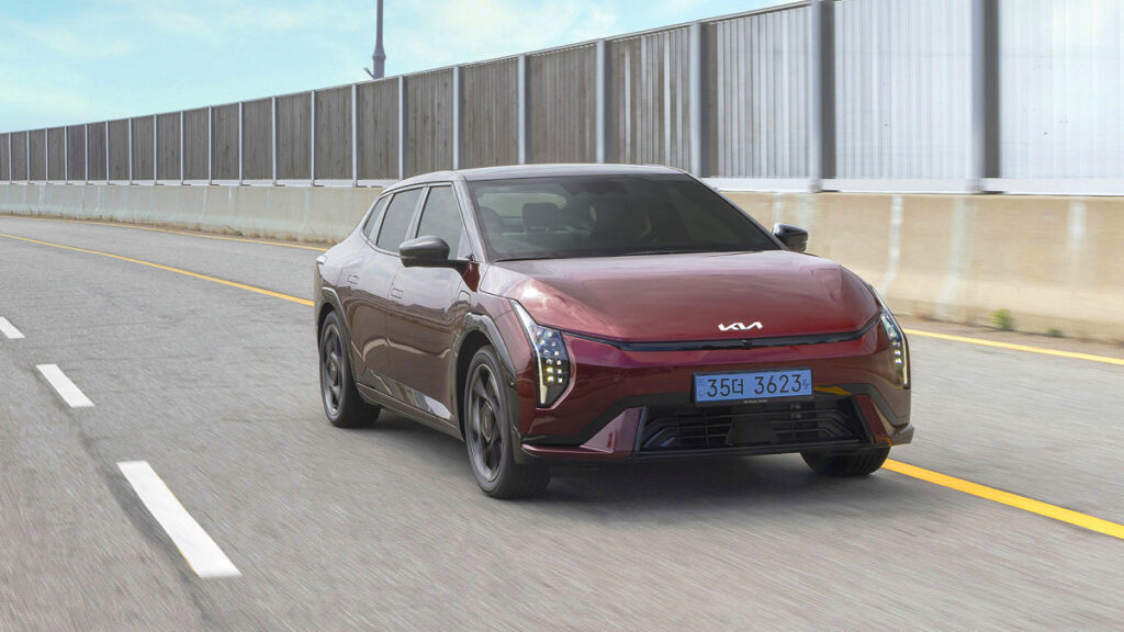 kia-ev4-electric-sedan-high-rating-95-market-impact (2)