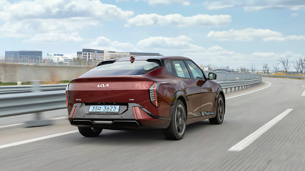 kia-ev4-electric-sedan-high-rating-95-market-impact (5)