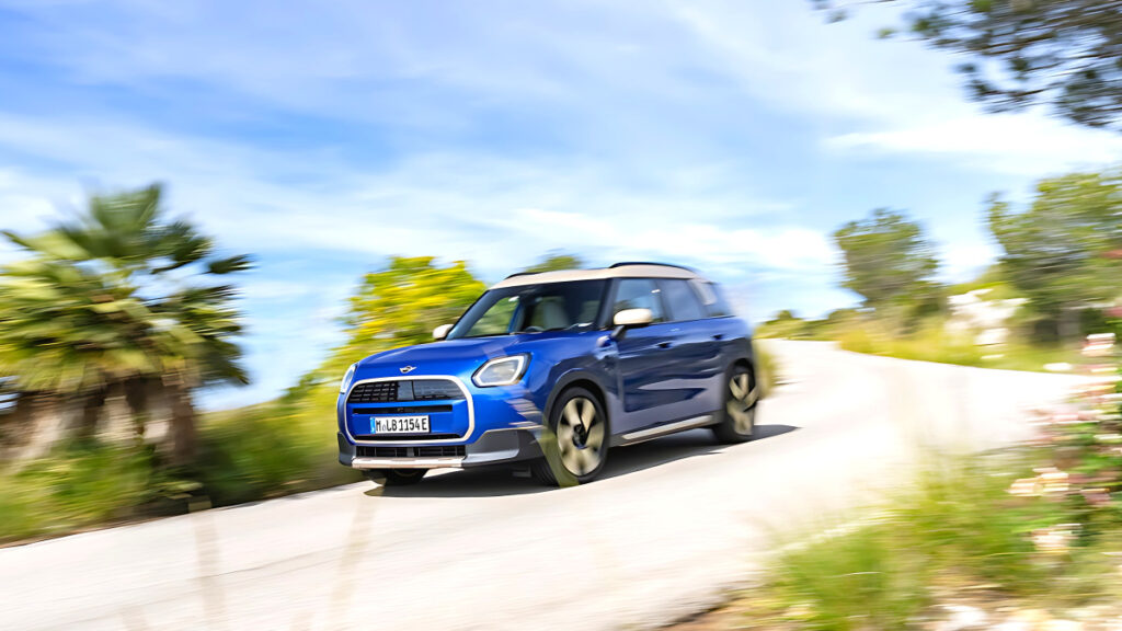 mini-electric-vehicle-sales-surge-2025 (2)