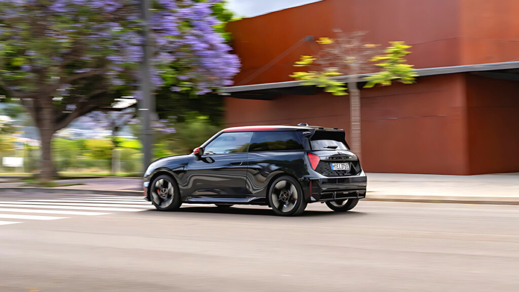 mini-electric-vehicle-sales-surge-2025 (4)