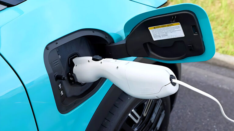 nissan-leaf-budget-ev-delayed-hyundai-kia-opportunity (1)