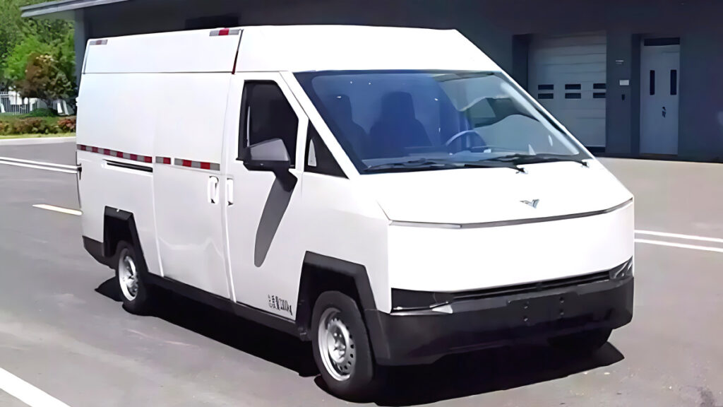 russian-russobalt-f200-electric-cybervan-unveiled (5)