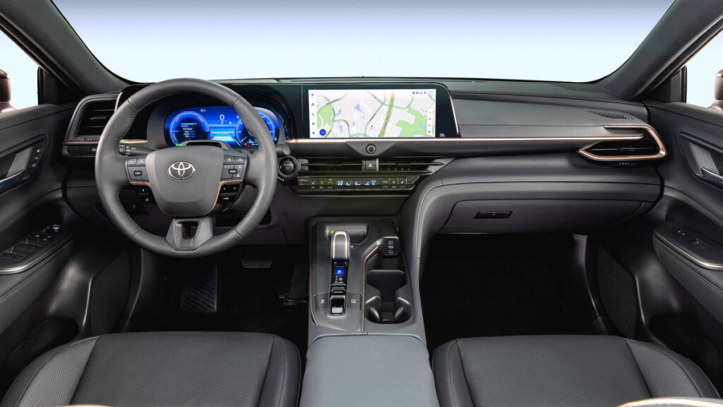 toyota-crown-crossover-hybrid-20kml-price-controversy (3)