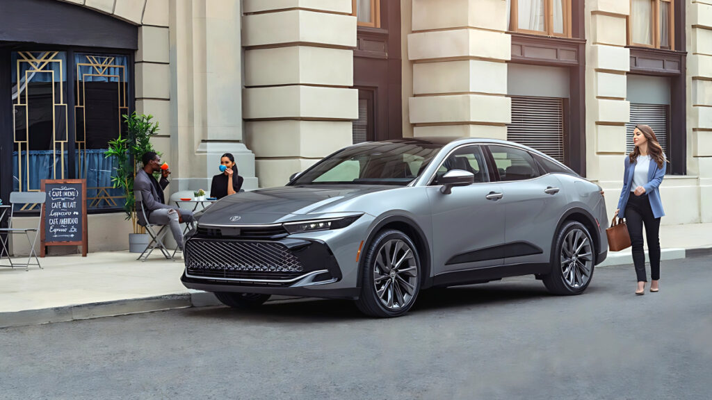 toyota-crown-crossover-hybrid-20kml-price-controversy (5)