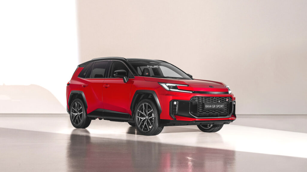 toyota-rav4-gr-sport-vs-tucson-sportage-324hp-hybrid-suv (2)