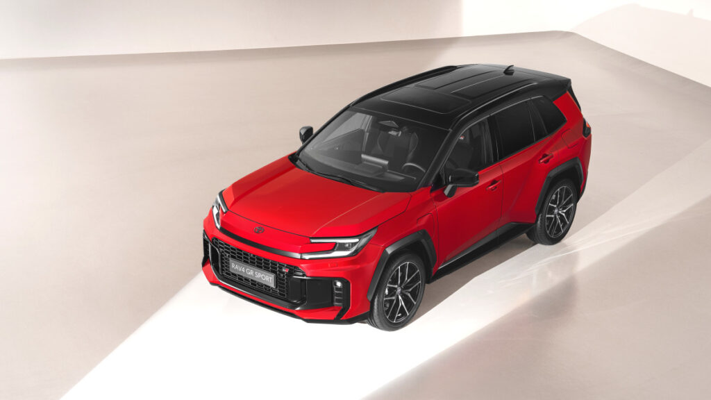 toyota-rav4-gr-sport-vs-tucson-sportage-324hp-hybrid-suv (3)