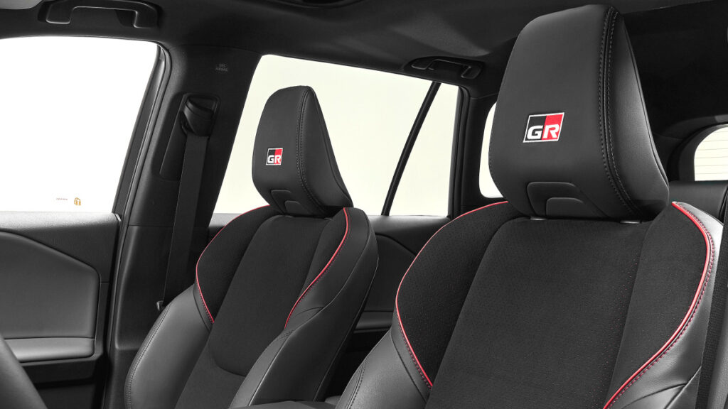 toyota-rav4-gr-sport-vs-tucson-sportage-324hp-hybrid-suv (4)