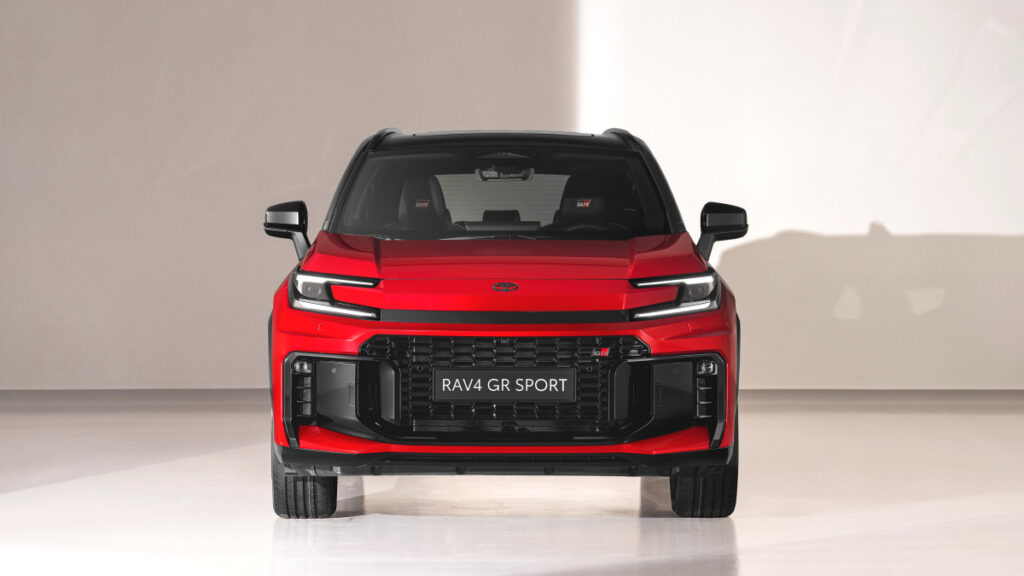 toyota-rav4-gr-sport-vs-tucson-sportage-324hp-hybrid-suv (5)