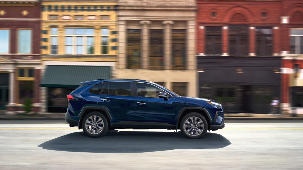 toyota-rav4-hybrid-customer-satisfaction-93-fuel-efficiency (1)