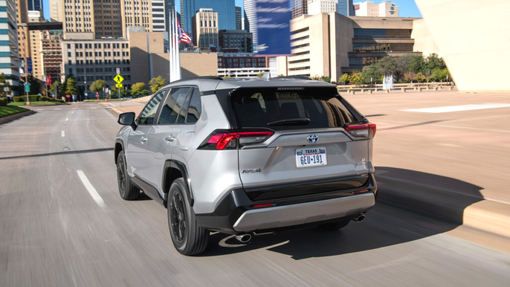 toyota-rav4-hybrid-customer-satisfaction-93-fuel-efficiency (4)