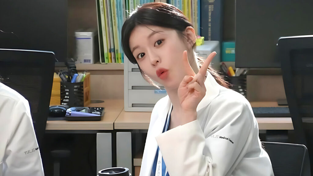 Actor Ko Yoon-jeong Donates Firefighter (3)