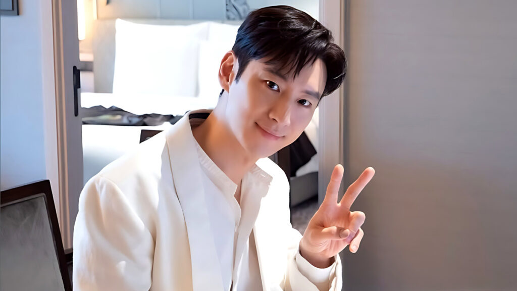 Actor Lee Je-hoon announces his wedding plan (2)