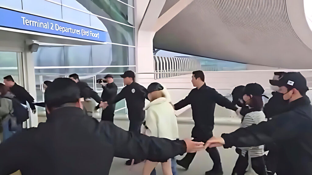 Hatsu-Hatsu Airport Departure Road Controversy (2)