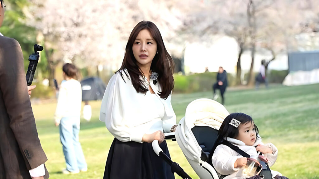 Yoonjin buys Moncler padded jacket for children (2)