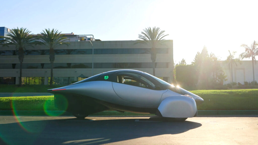 aptera-solar-electric-vehicle-first-delivery (1)