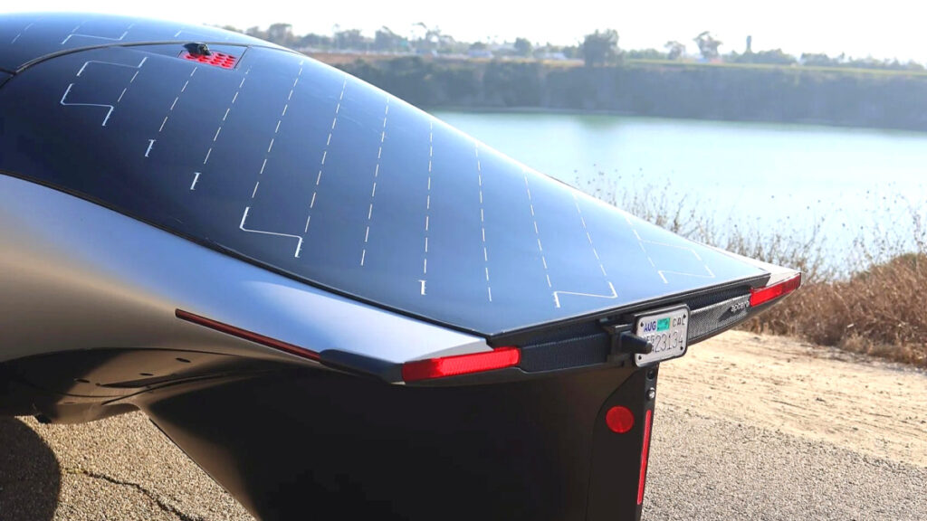 aptera-solar-electric-vehicle-first-delivery (4)