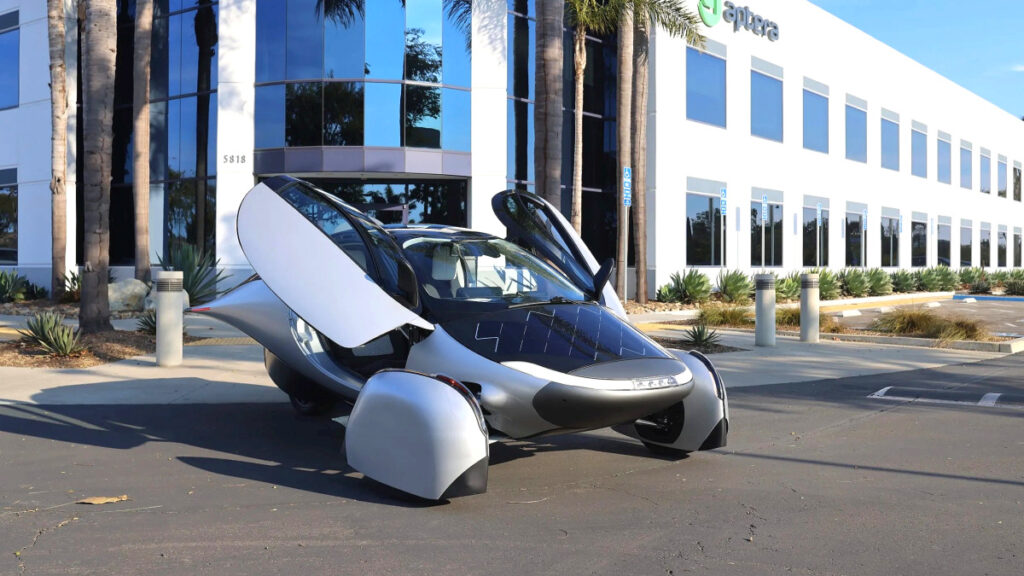 aptera-solar-electric-vehicle-first-delivery (5)