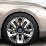 bmw-7-series-2000-discount-vs-genesis-g90-luxury-sedan-market (1)